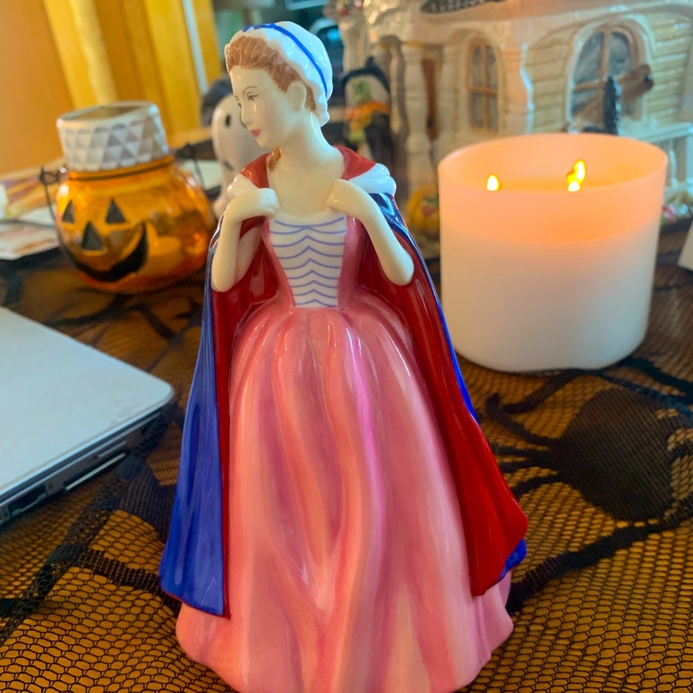 Royal Dalton figurine Bess